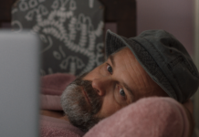 Korona-filmen – med en duo känd från ”Solsidan” – har premiär