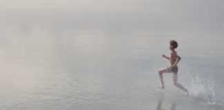 Arctic Monkeys och Olivia Rodrigo bidrar till välgörenhetsalbumet ”HELP(2)” som stödjer barn i konflikt