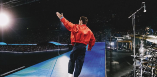 Harry Styles svarar efter kritik mot scenlösningen på New World Tour